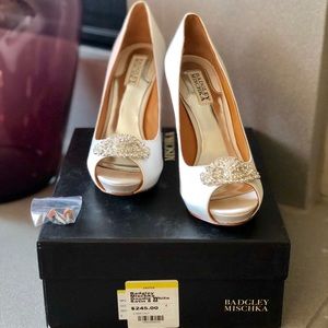 Badgley Mischka Goodie White Satin 8 M